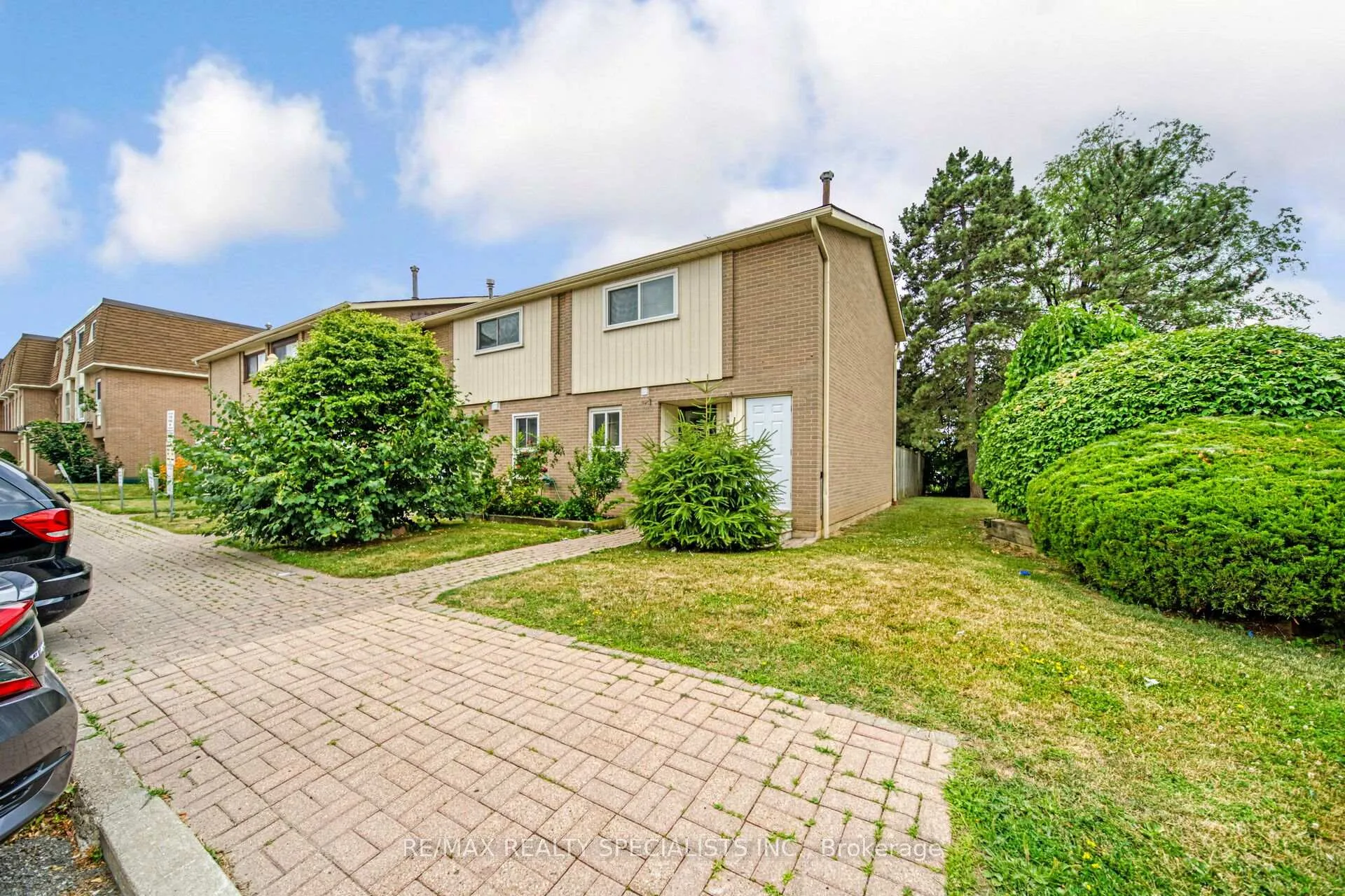 Photo 2 of 1 Craigleigh Crescent, Brampton, Avondale — HOMEH