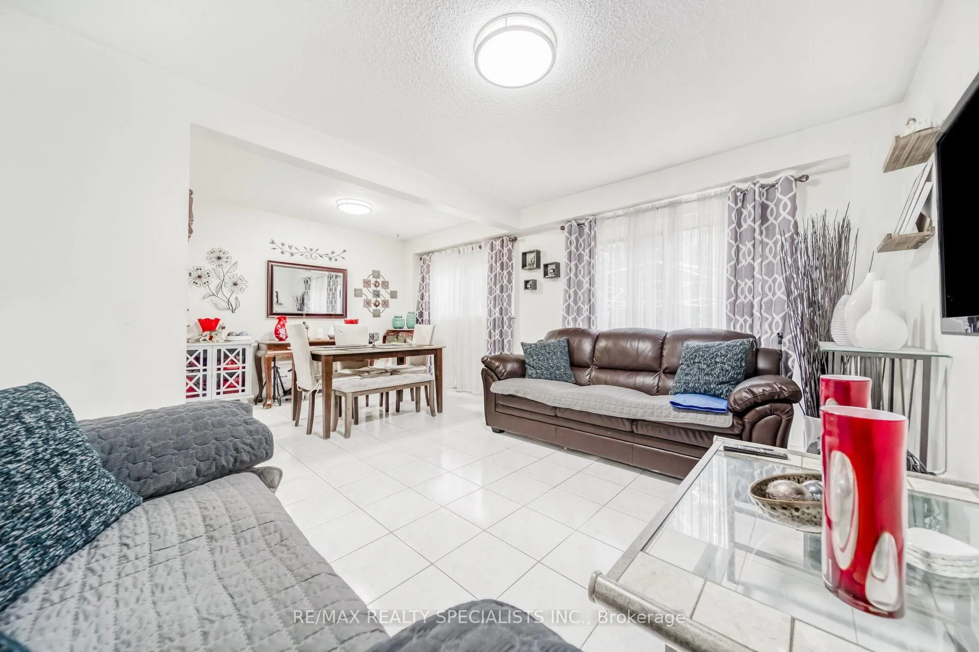 Photo 4 of 1 Craigleigh Crescent, Brampton, Avondale — HOMEH