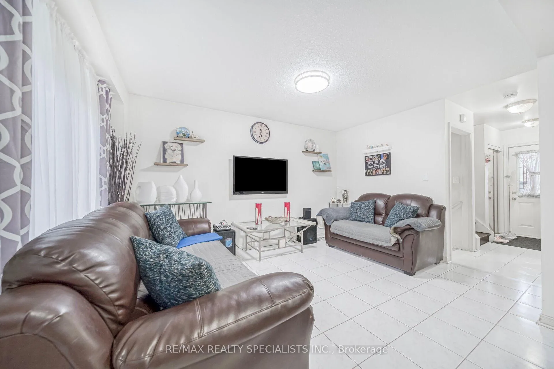 Photo 5 of 1 Craigleigh Crescent, Brampton, Avondale — HOMEH