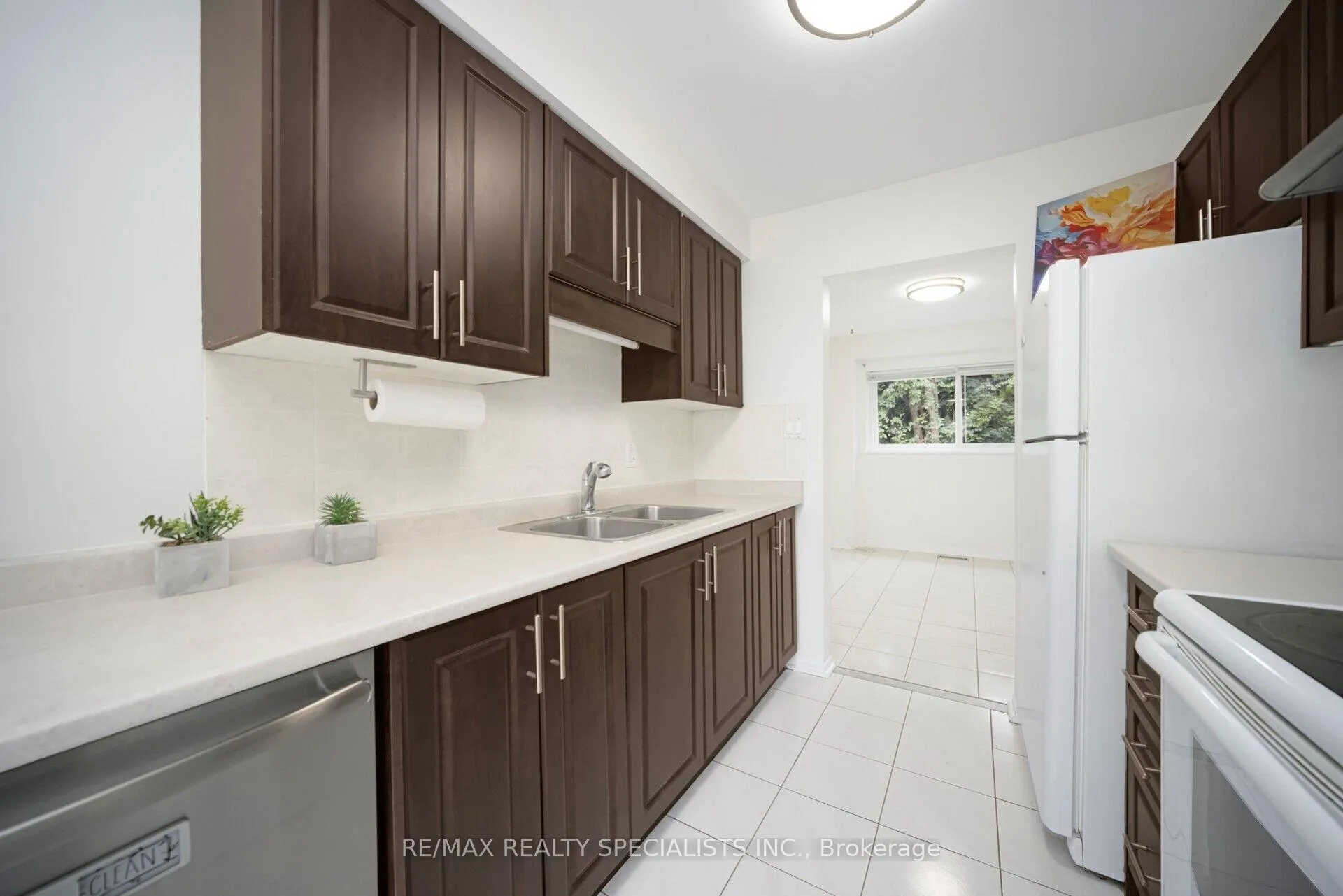 Photo 8 of 1 Craigleigh Crescent, Brampton, Avondale — HOMEH