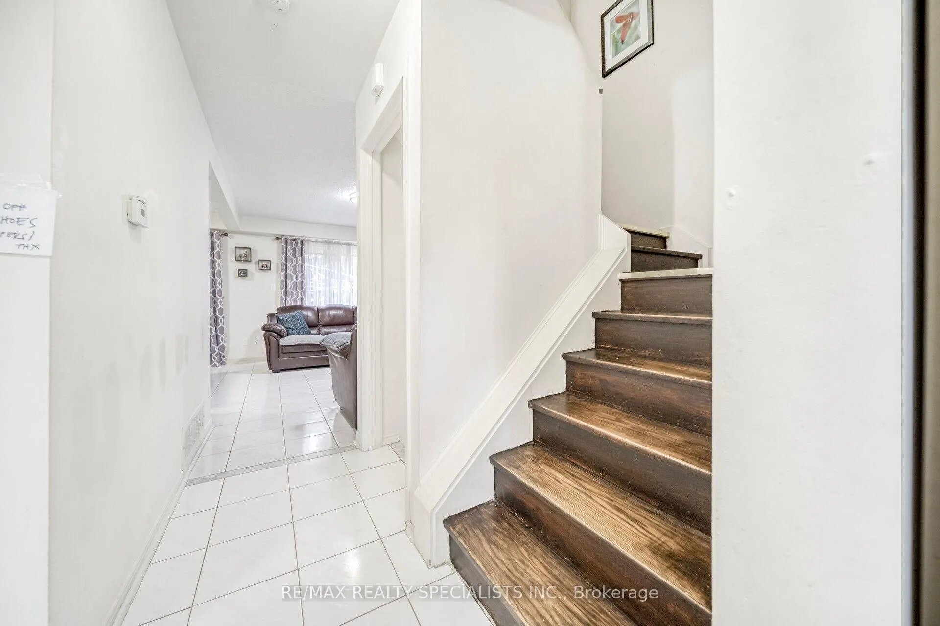 Photo 10 of 1 Craigleigh Crescent, Brampton, Avondale — HOMEH