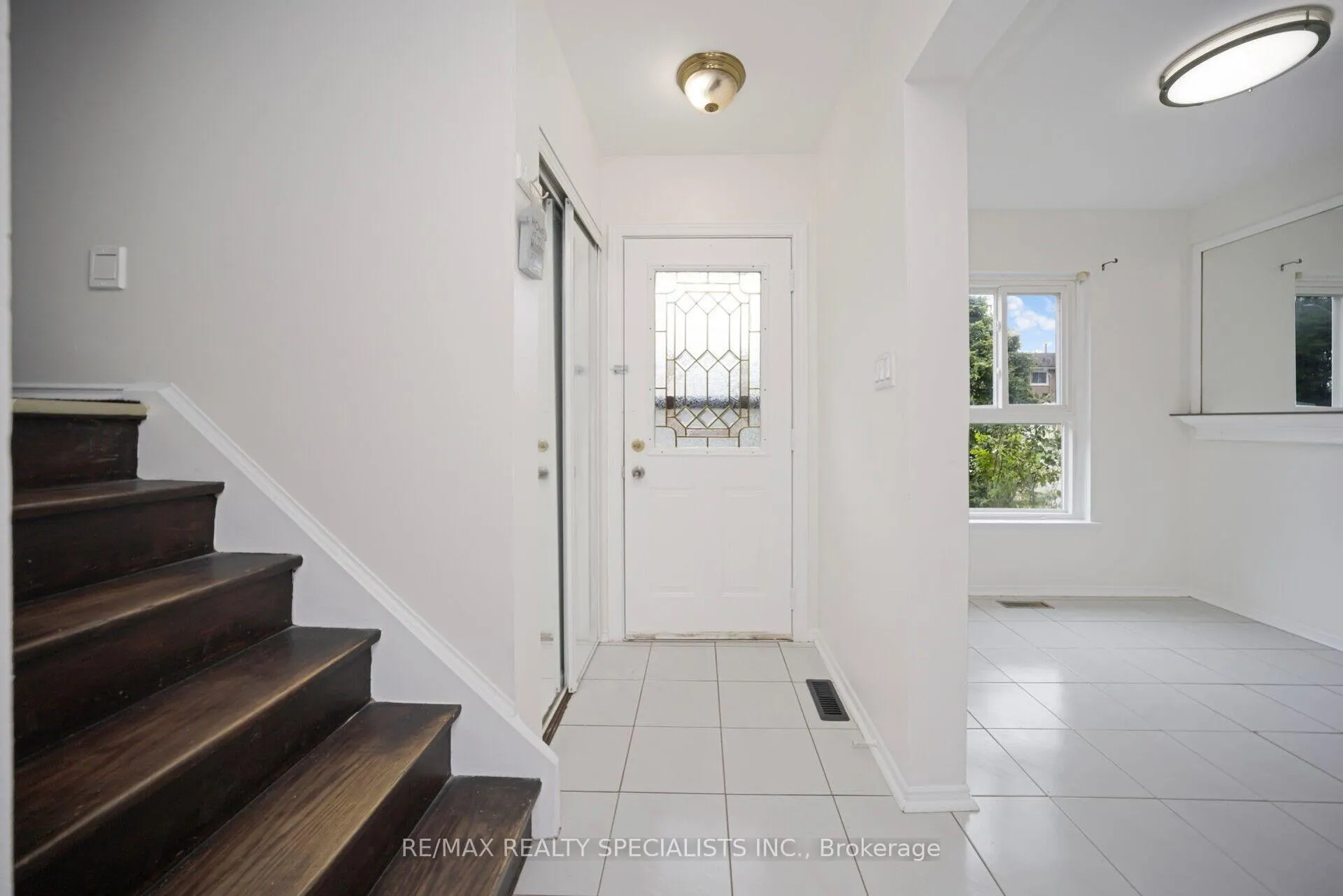 Photo 12 of 1 Craigleigh Crescent, Brampton, Avondale — HOMEH