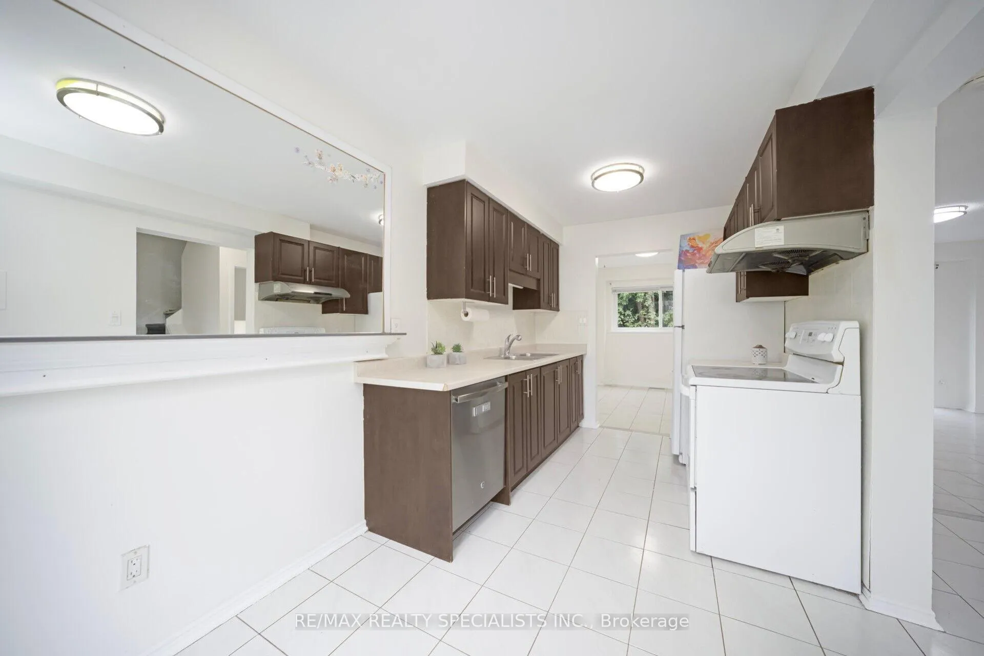 Photo 13 of 1 Craigleigh Crescent, Brampton, Avondale — HOMEH