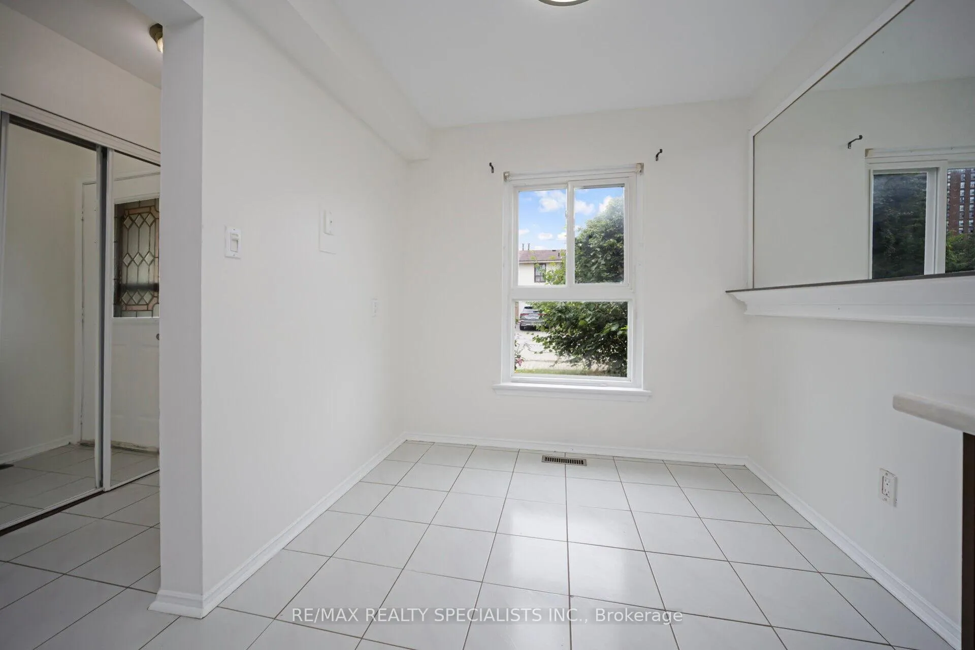 Photo 14 of 1 Craigleigh Crescent, Brampton, Avondale — HOMEH