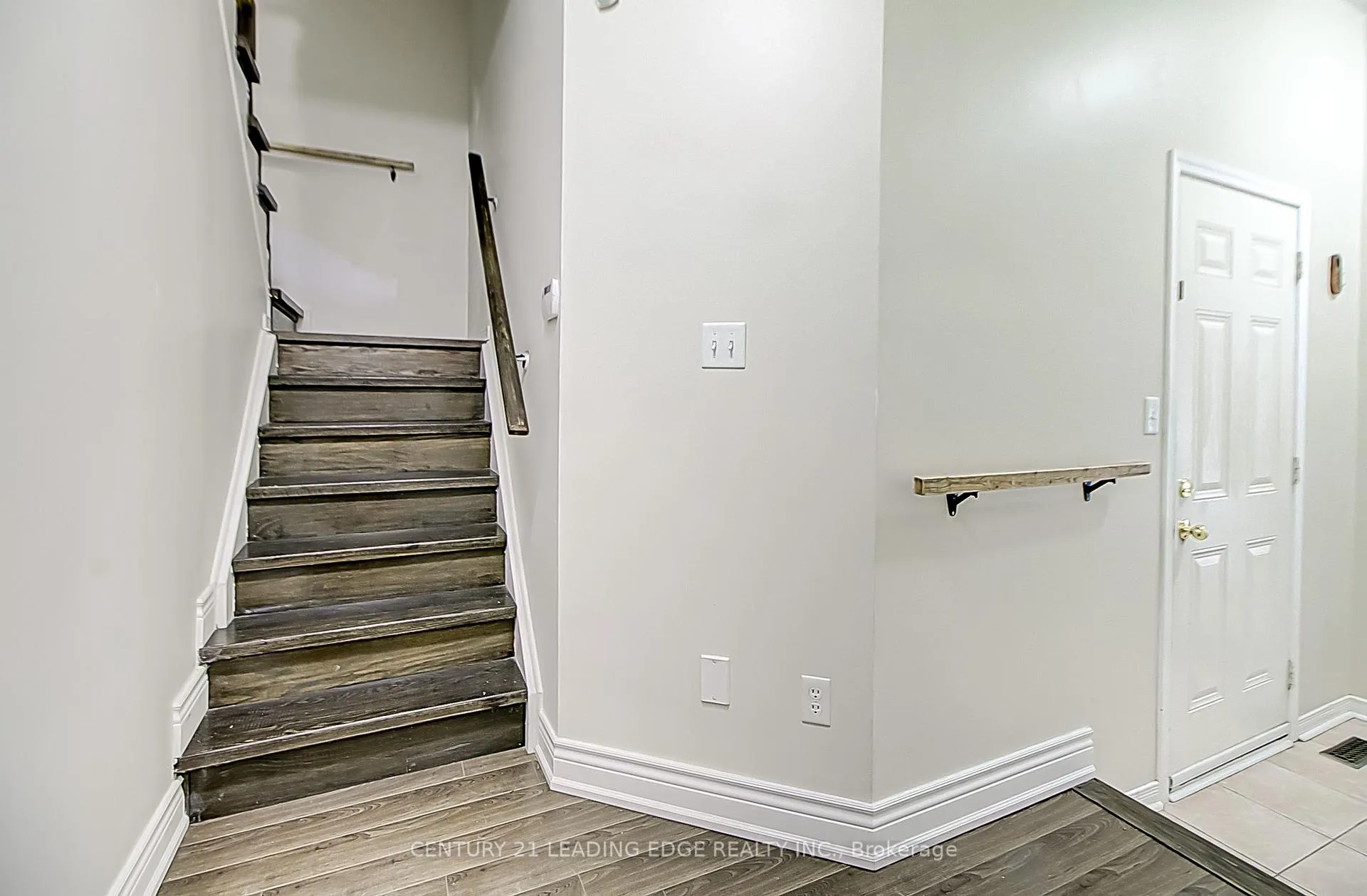Photo 4 of Unit Upper, 116 Bayly Street W, Ajax, South West — HOMEH