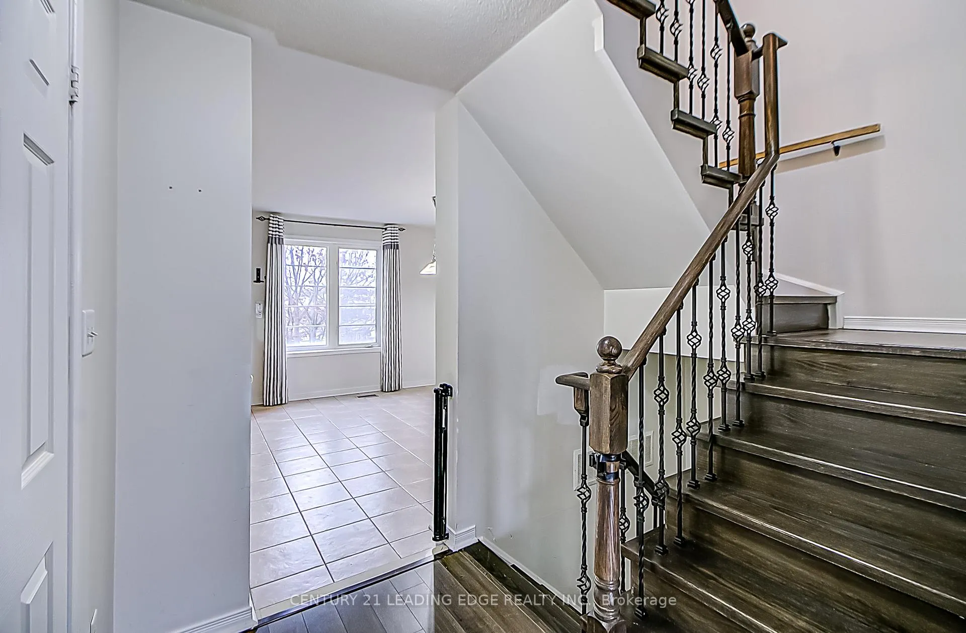 Photo 5 of Unit Upper, 116 Bayly Street W, Ajax, South West — HOMEH