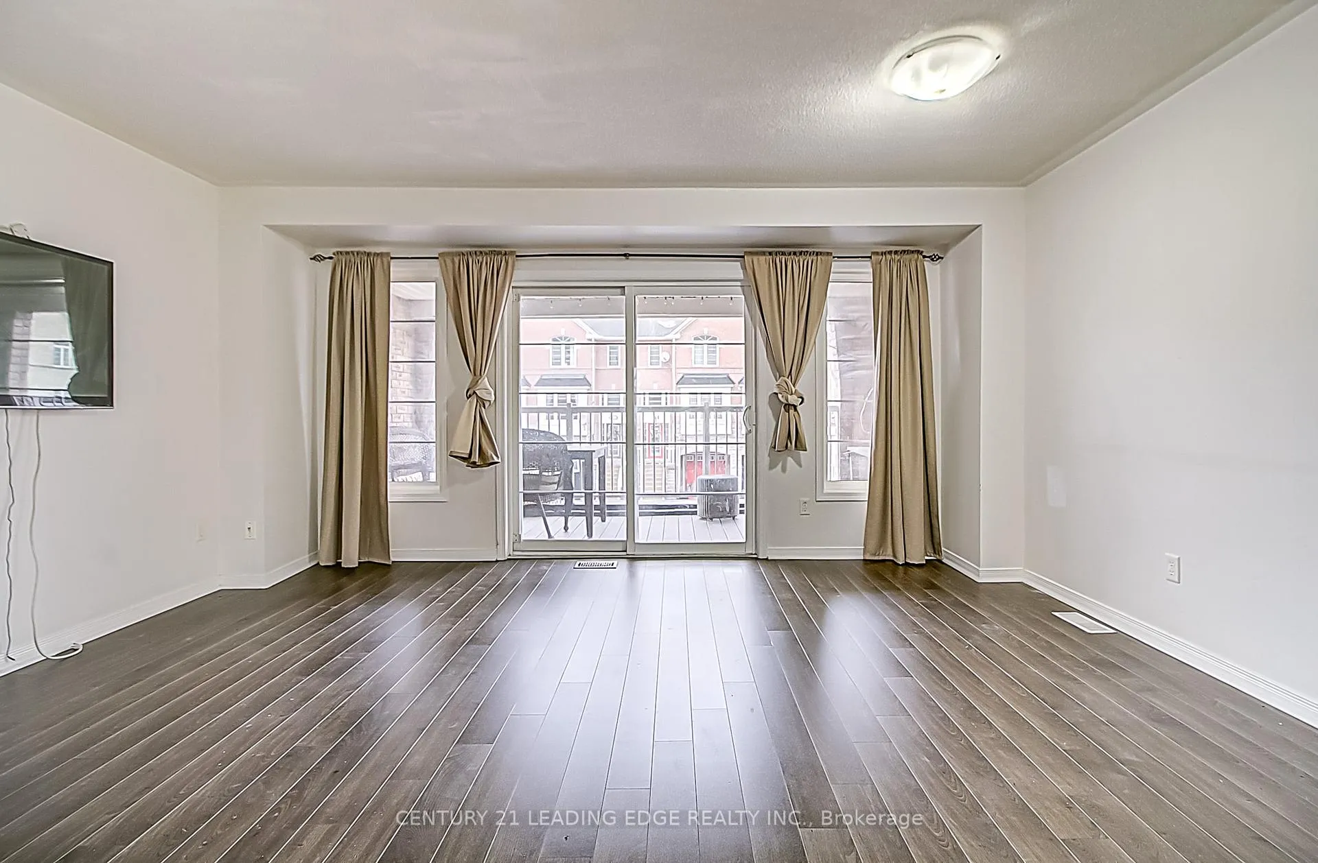 Photo 7 of Unit Upper, 116 Bayly Street W, Ajax, South West — HOMEH