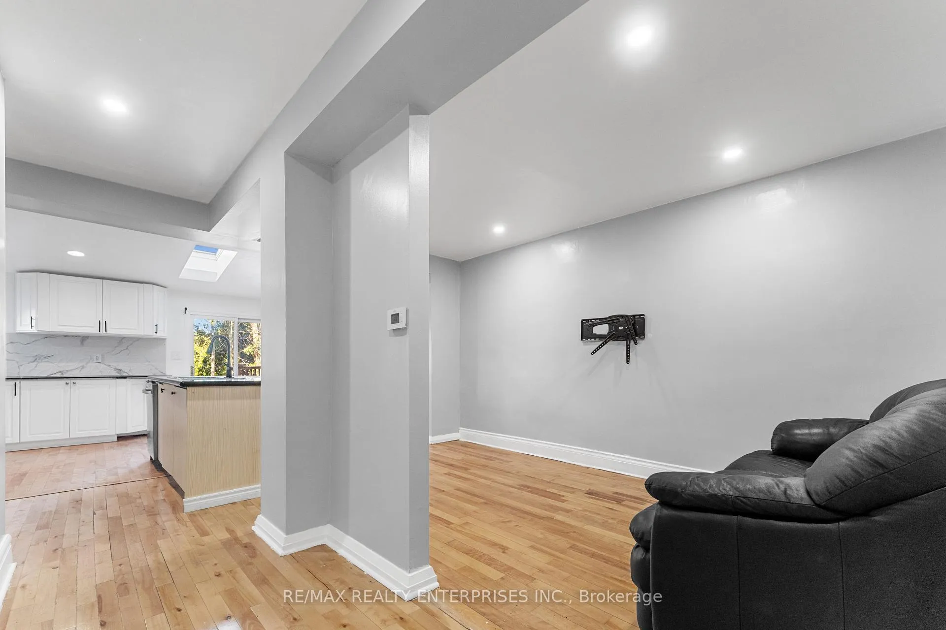 Photo 10 of Unit UPPER, 43 Gage Avenue, Hamilton, Stipley — HOMEH