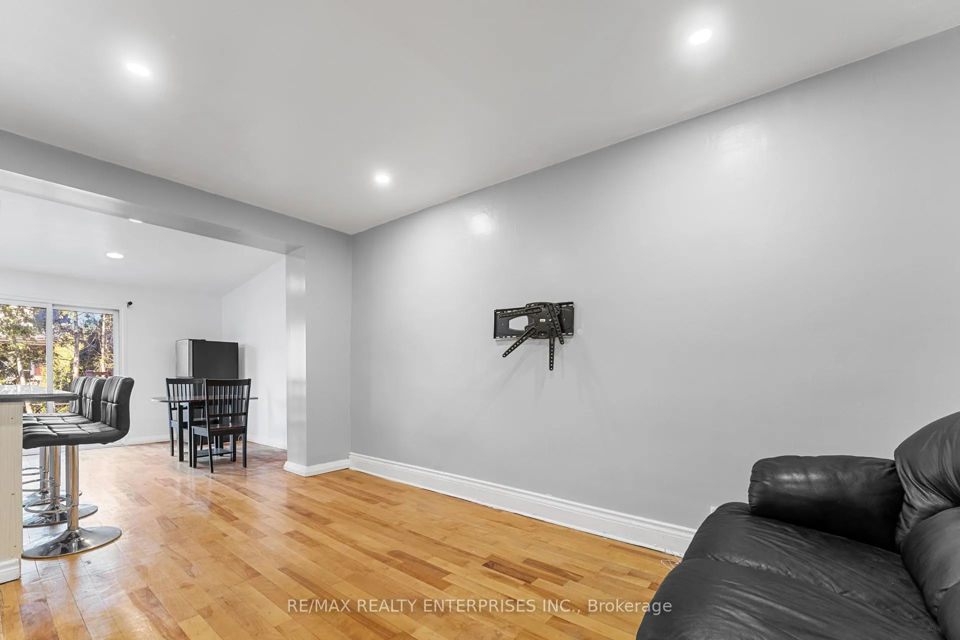 Photo 12 of Unit UPPER, 43 Gage Avenue, Hamilton, Stipley — HOMEH