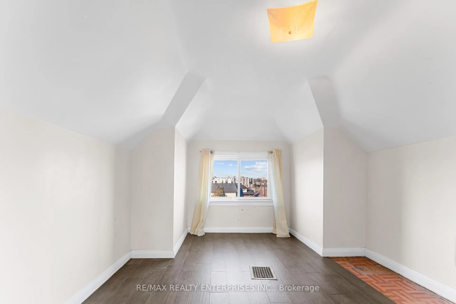 Photo 28 of Unit UPPER, 43 Gage Avenue, Hamilton, Stipley — HOMEH