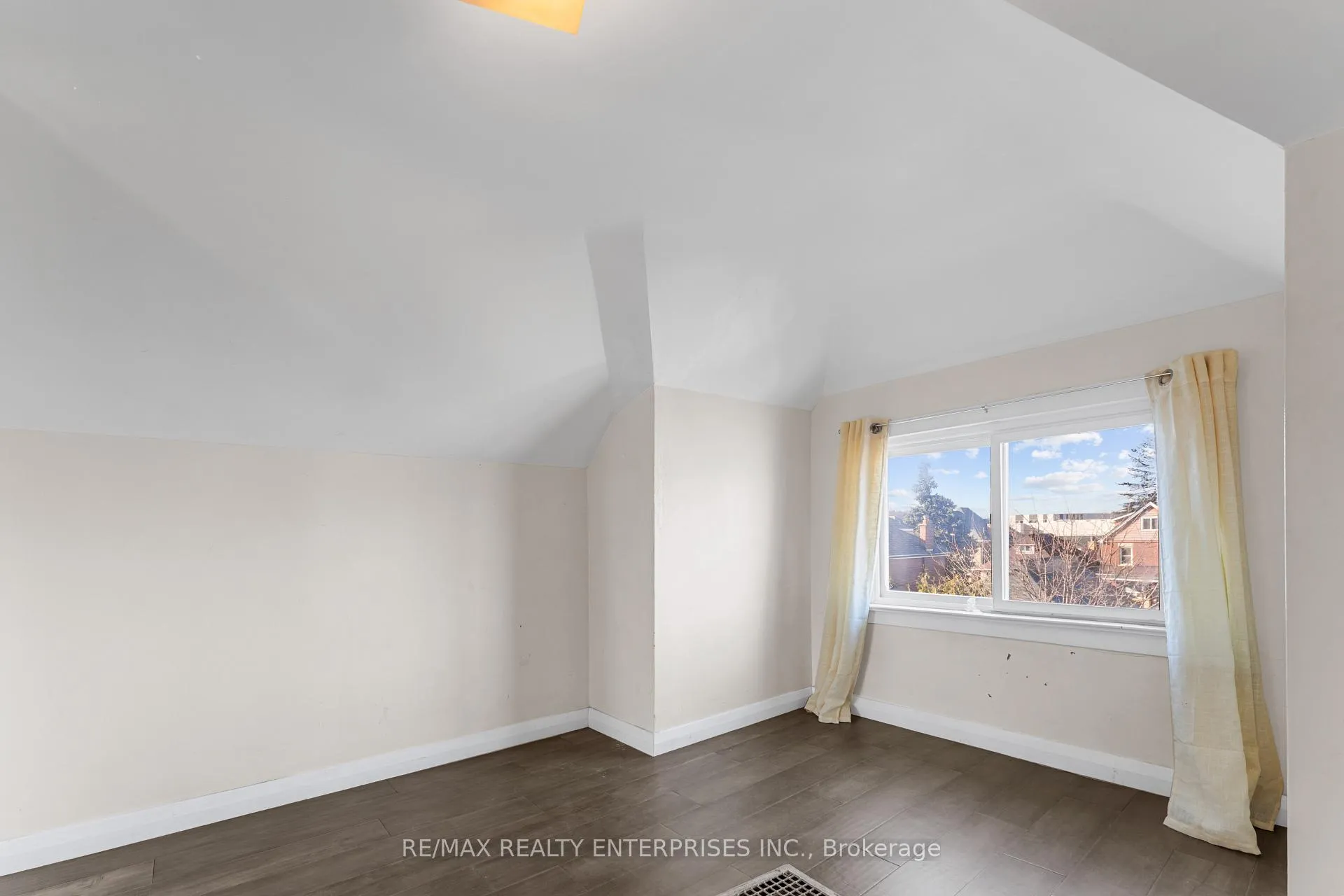 Photo 31 of Unit UPPER, 43 Gage Avenue, Hamilton, Stipley — HOMEH
