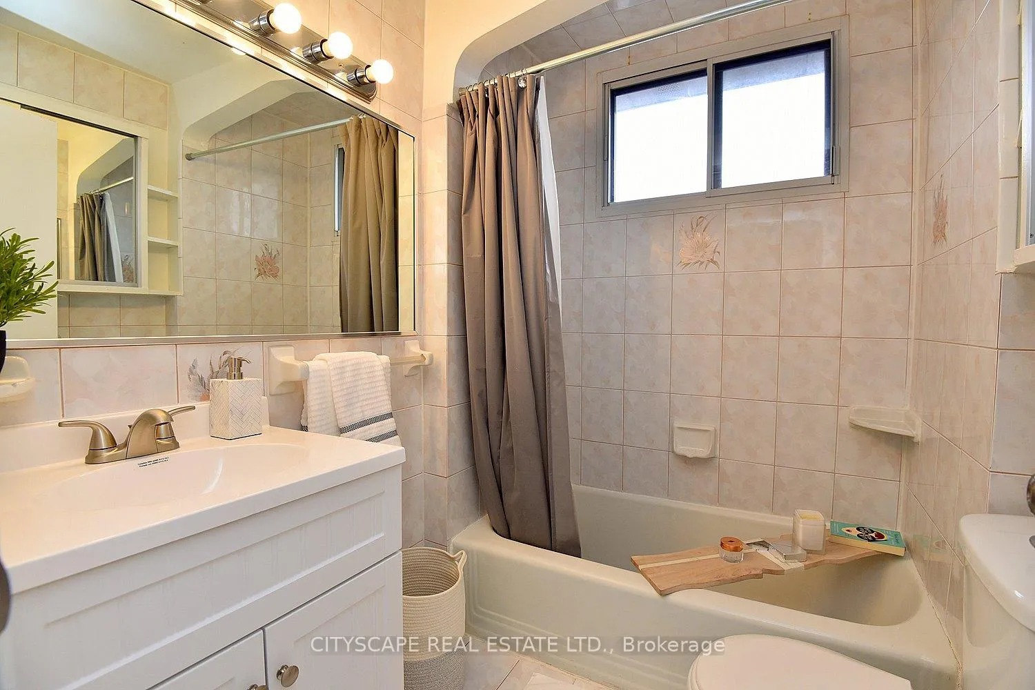 Photo 12 of 214 Sherman Avenue N, Hamilton, Gibson — HOMEH