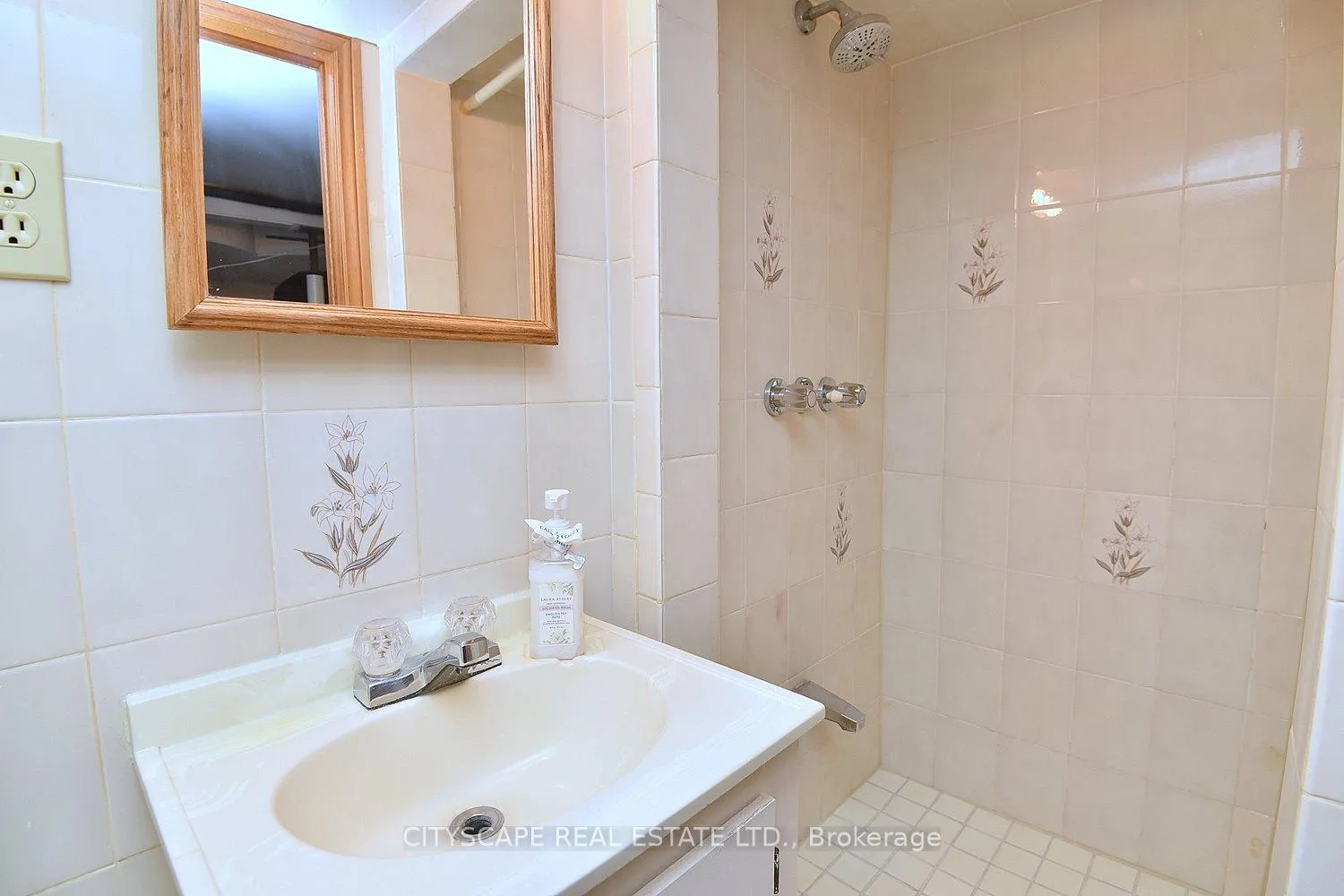 Photo 15 of 214 Sherman Avenue N, Hamilton, Gibson — HOMEH