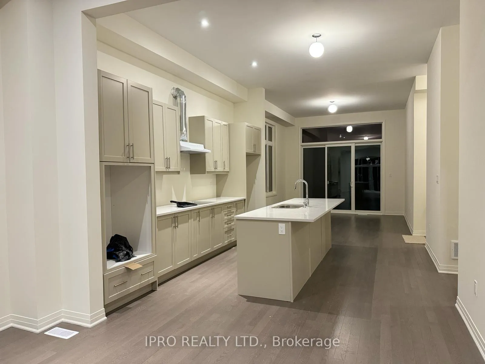 Photo 3 of 2 Clipper Lane, Clarington, Bowmanville — HOMEH