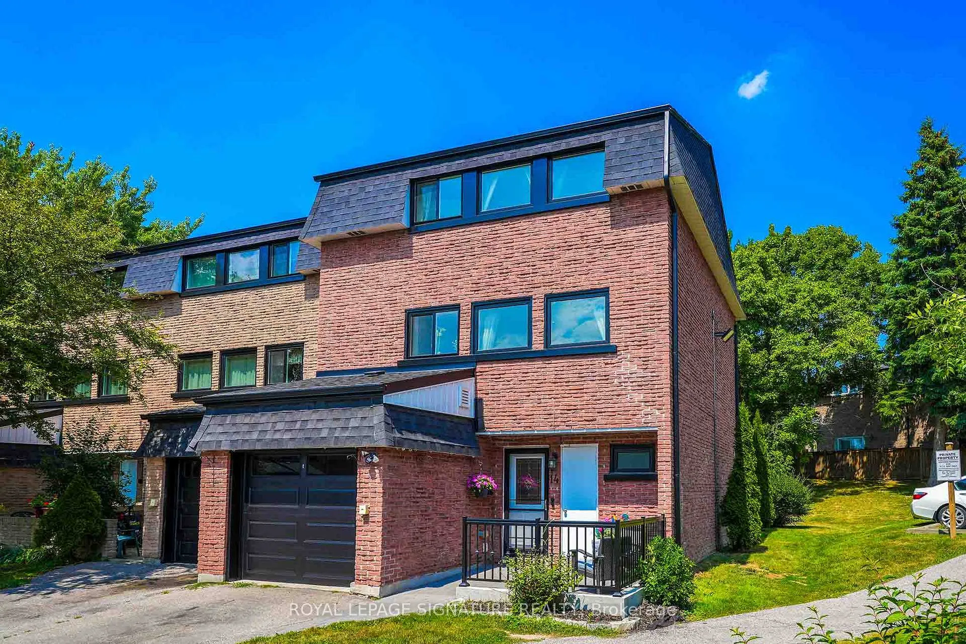 Photo 2 of 14 Poplar Crescent, Aurora, Aurora Highlands — HOMEH