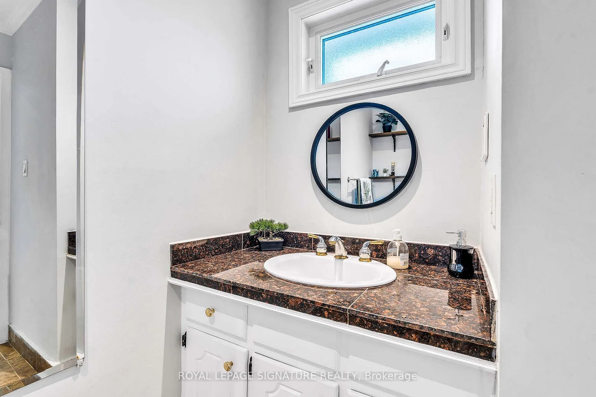 Photo 6 of 14 Poplar Crescent, Aurora, Aurora Highlands — HOMEH