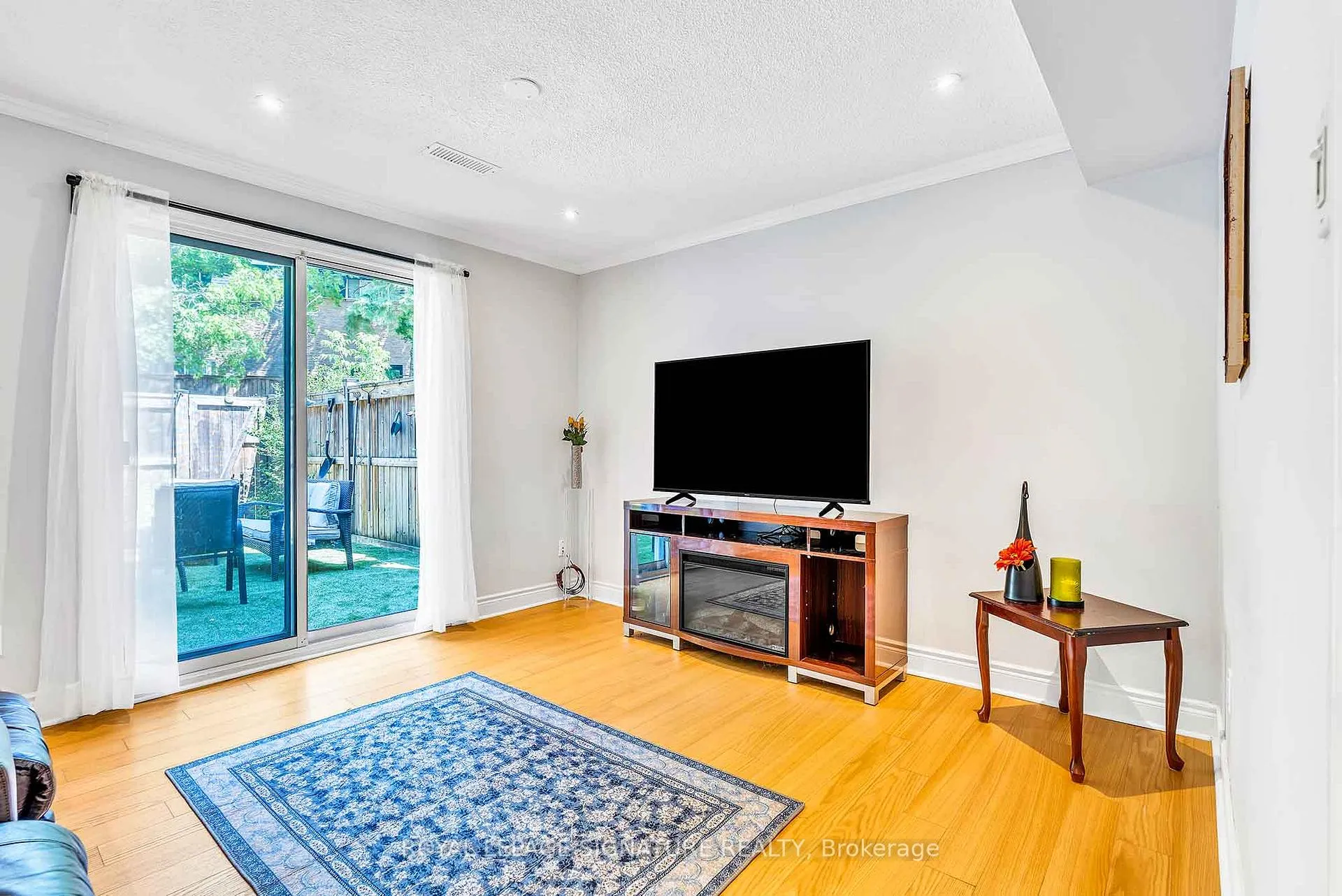 Photo 8 of 14 Poplar Crescent, Aurora, Aurora Highlands — HOMEH