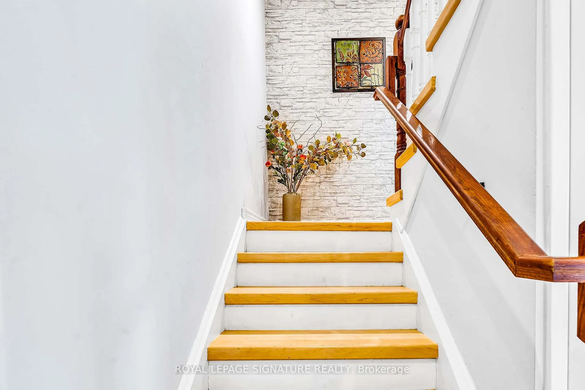 Photo 12 of 14 Poplar Crescent, Aurora, Aurora Highlands — HOMEH