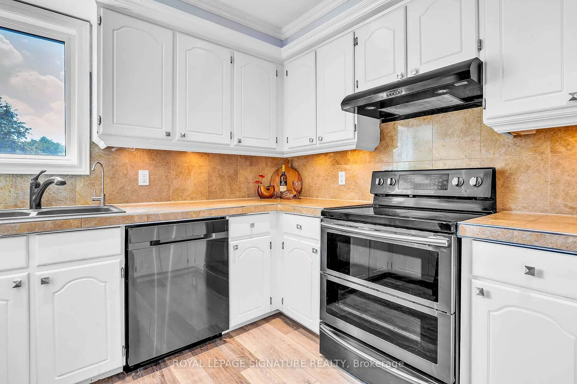 Photo 16 of 14 Poplar Crescent, Aurora, Aurora Highlands — HOMEH
