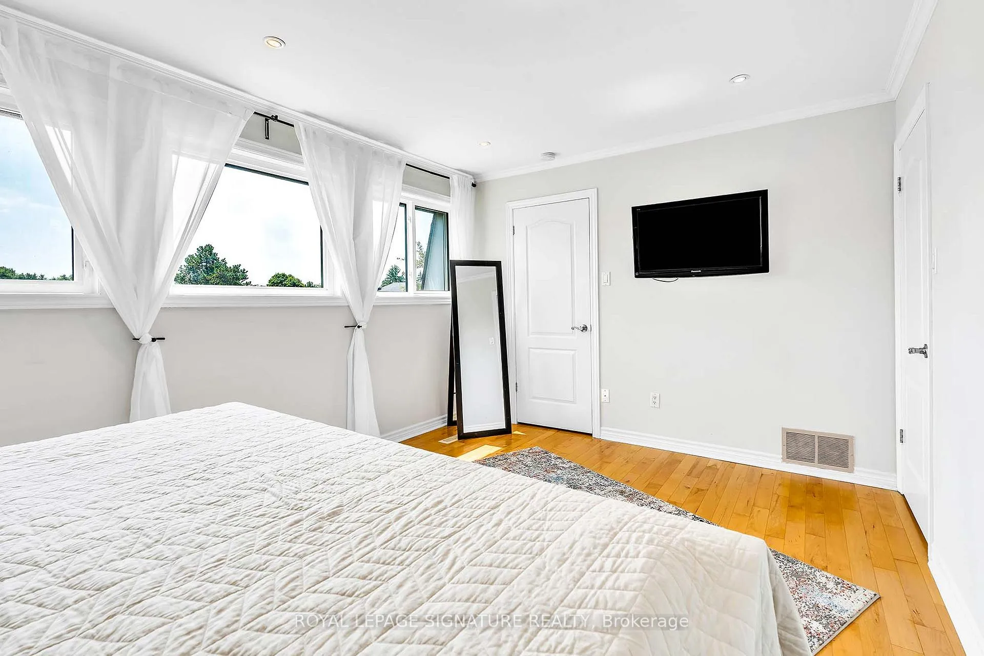 Photo 34 of 14 Poplar Crescent, Aurora, Aurora Highlands — HOMEH