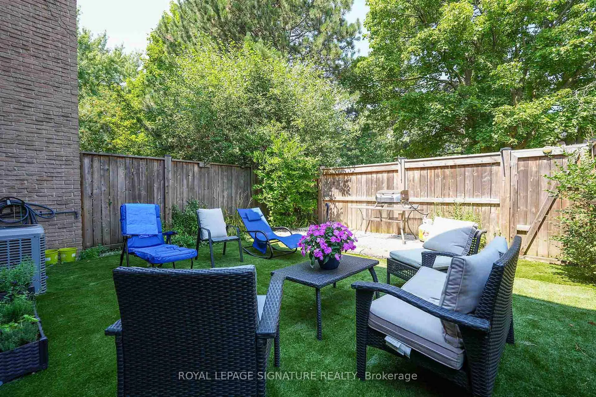 Photo 35 of 14 Poplar Crescent, Aurora, Aurora Highlands — HOMEH