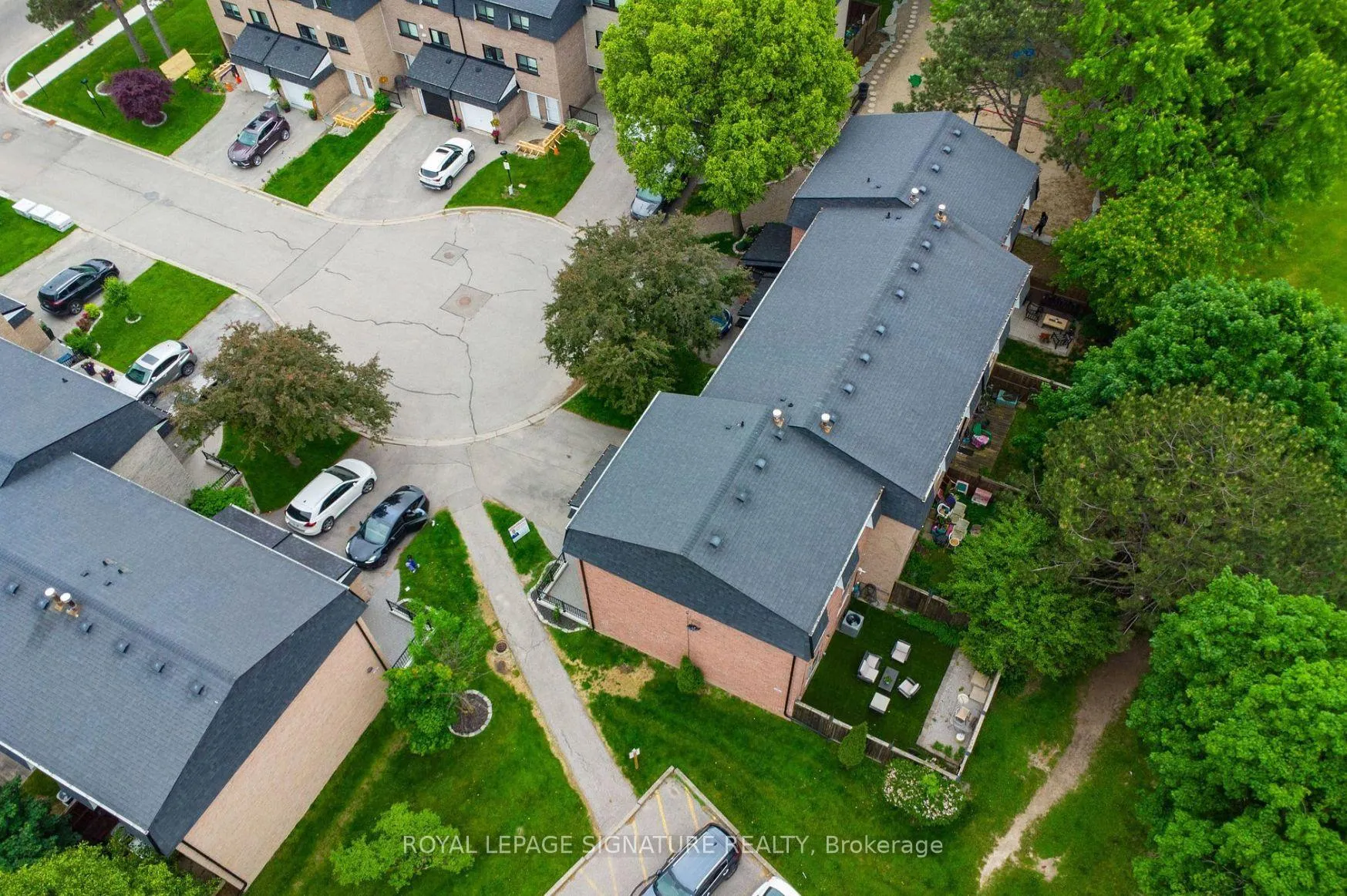 Photo 38 of 14 Poplar Crescent, Aurora, Aurora Highlands — HOMEH