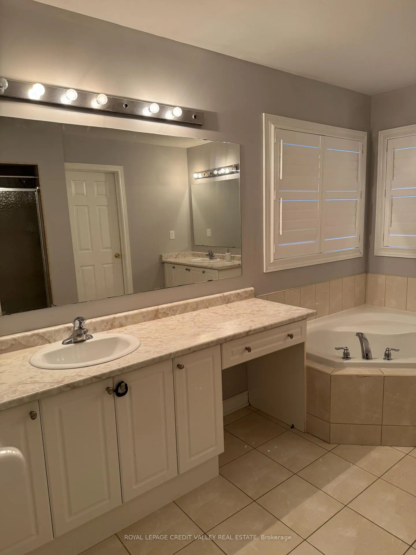 Photo 14 of Unit Upper, 10 Devondale Avenue, Brampton, Vales of Castlemore — HOMEH
