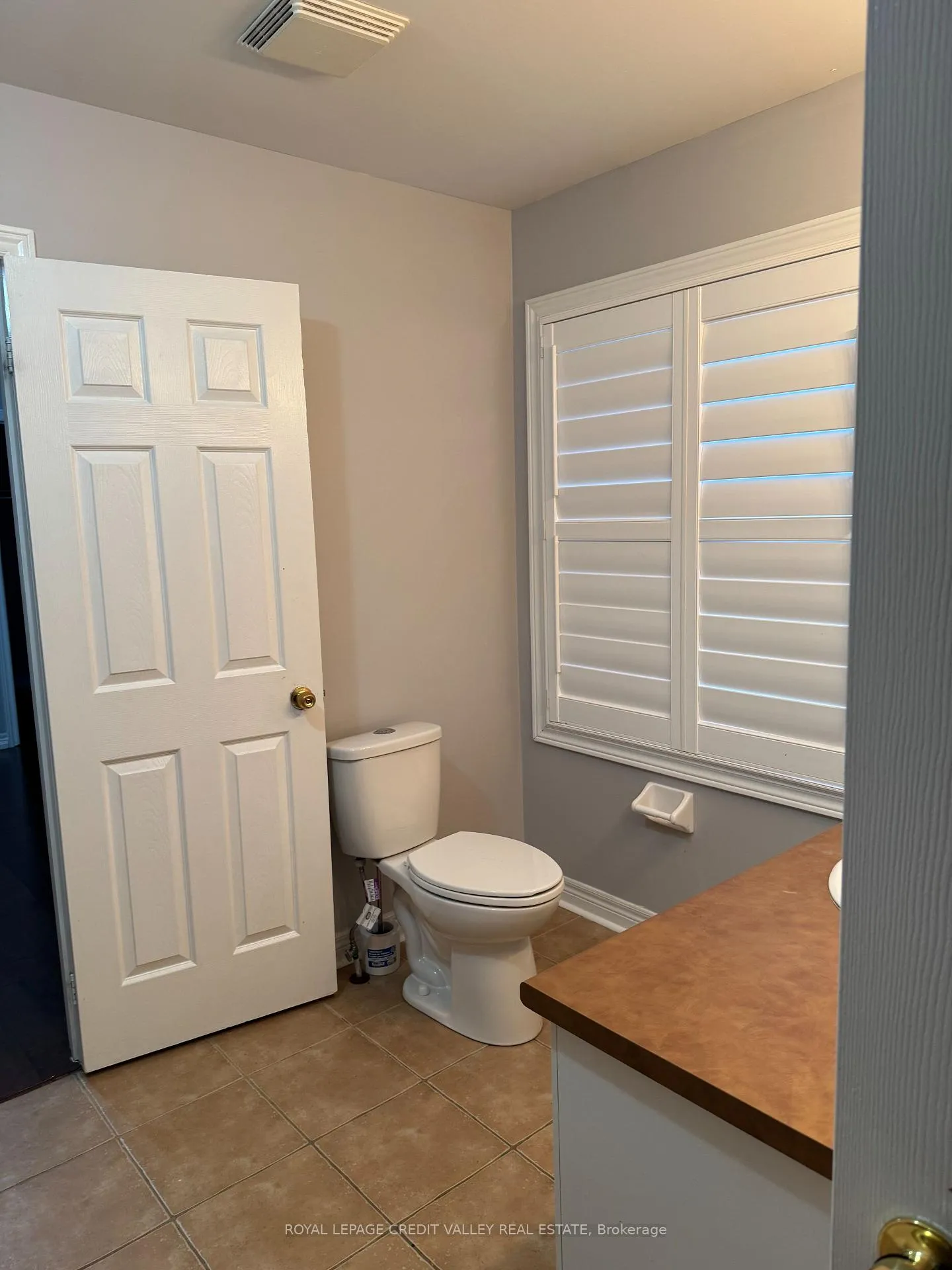Photo 21 of Unit Upper, 10 Devondale Avenue, Brampton, Vales of Castlemore — HOMEH