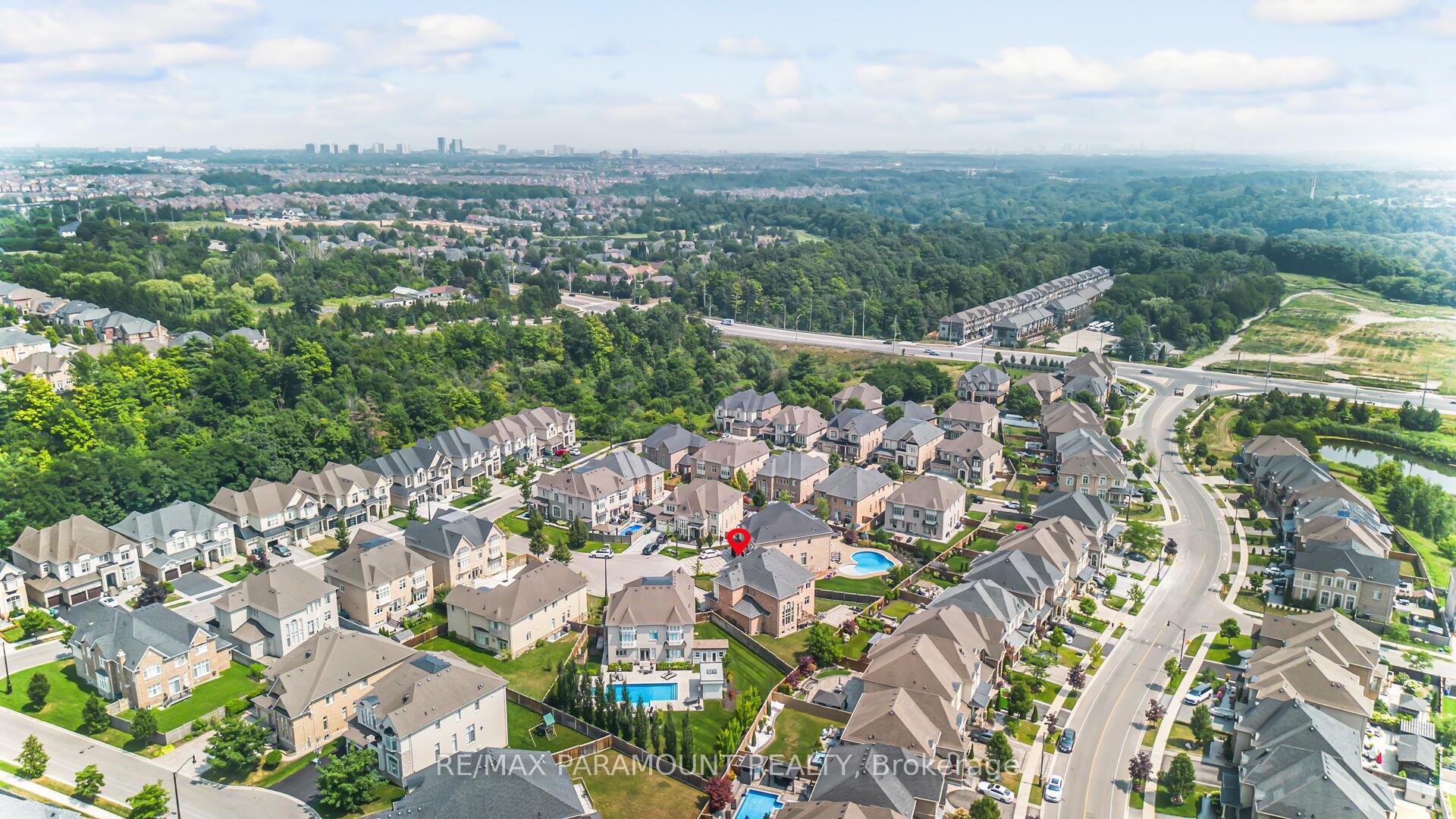 Photo 4 of 8 Accolade Court, Brampton, Credit Valley — HOMEH