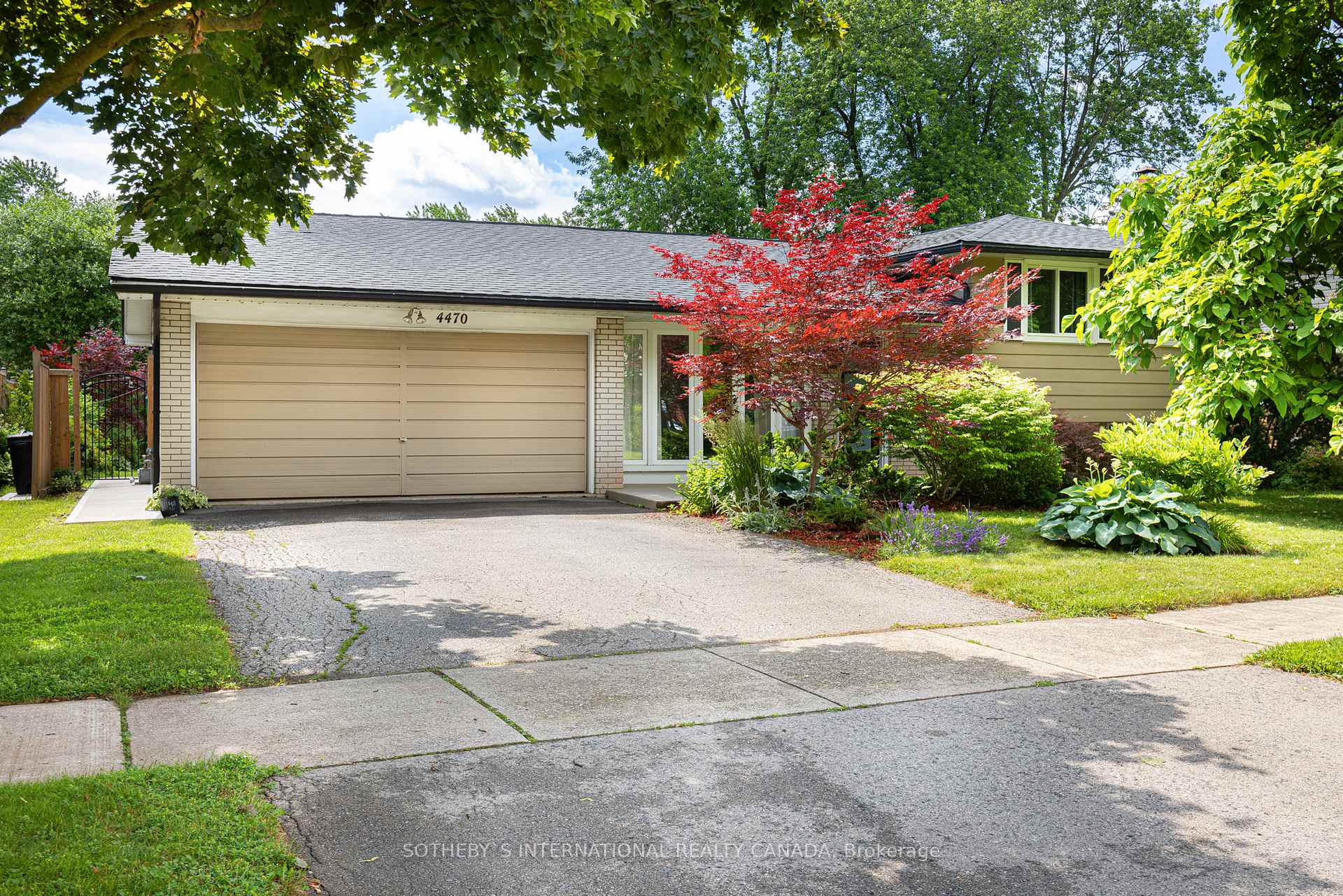 Photo 1 of 4470 Cosburn Crescent, Burlington, Shoreacres — HOMEH
