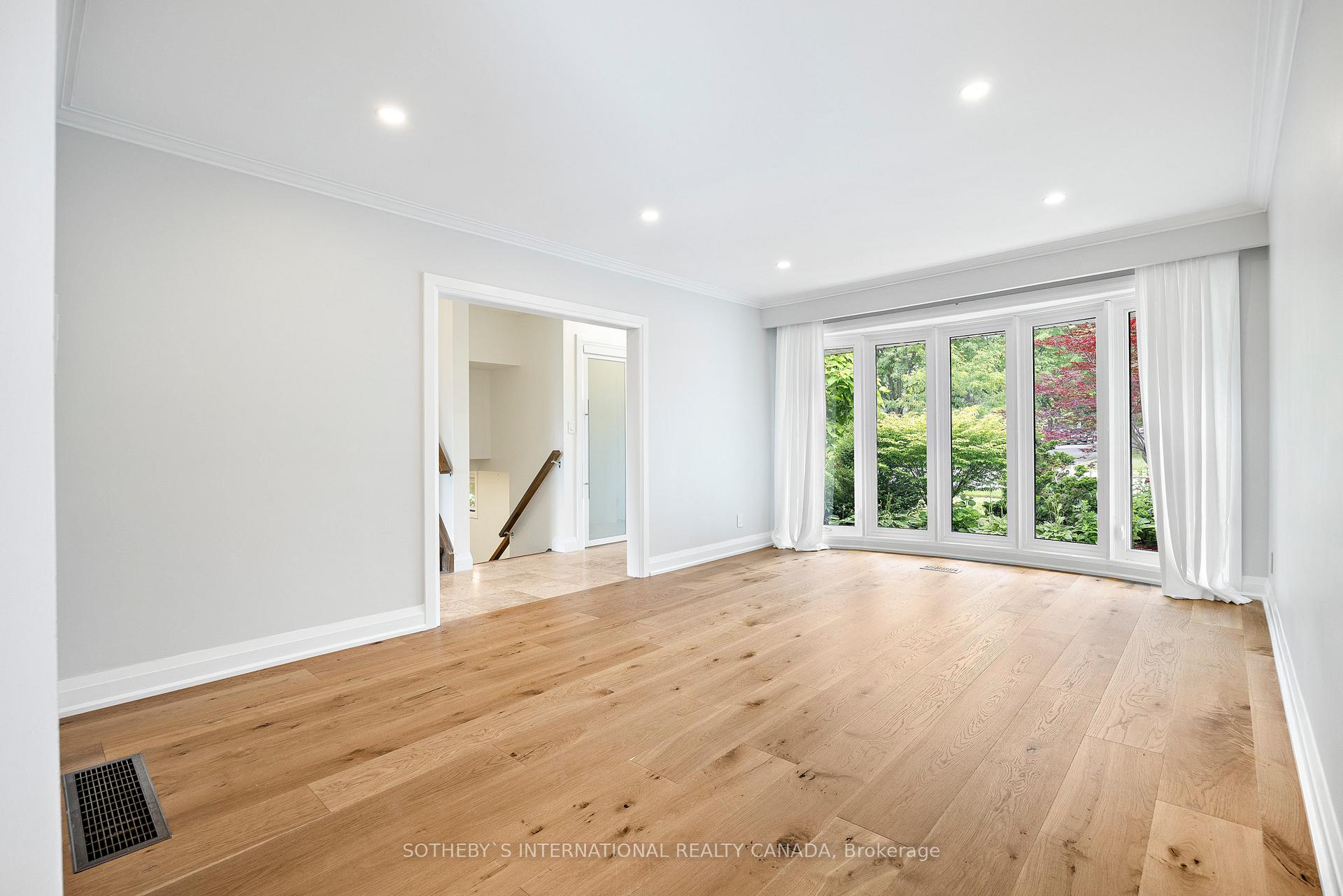 Photo 2 of 4470 Cosburn Crescent, Burlington, Shoreacres — HOMEH