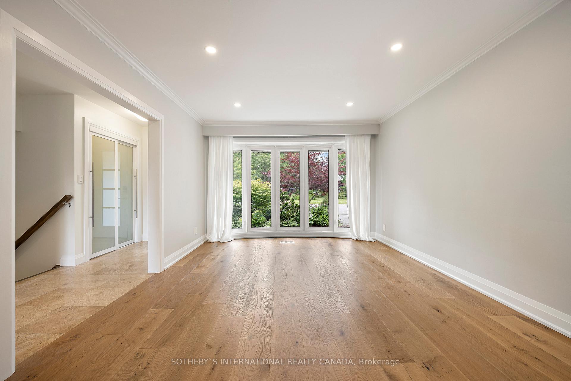 Photo 3 of 4470 Cosburn Crescent, Burlington, Shoreacres — HOMEH