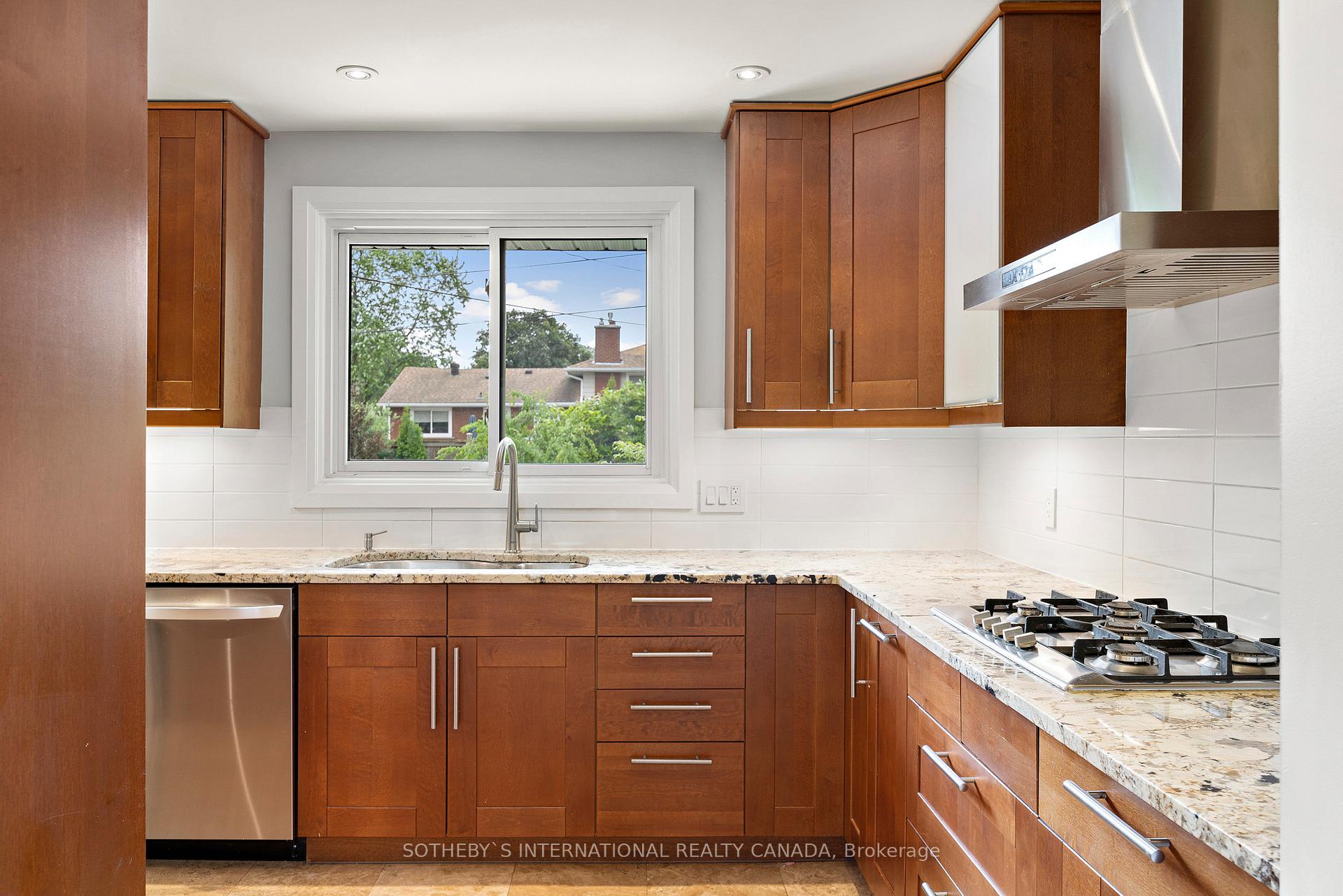 Photo 8 of 4470 Cosburn Crescent, Burlington, Shoreacres — HOMEH