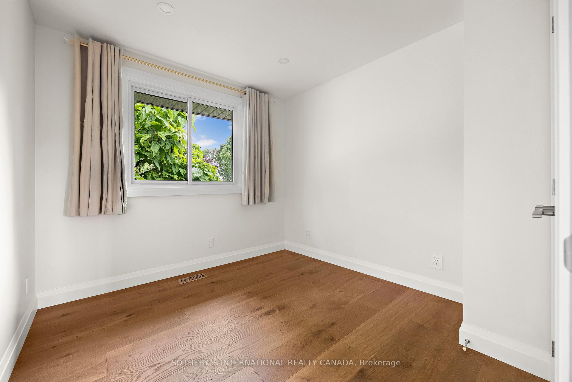 Photo 11 of 4470 Cosburn Crescent, Burlington, Shoreacres — HOMEH