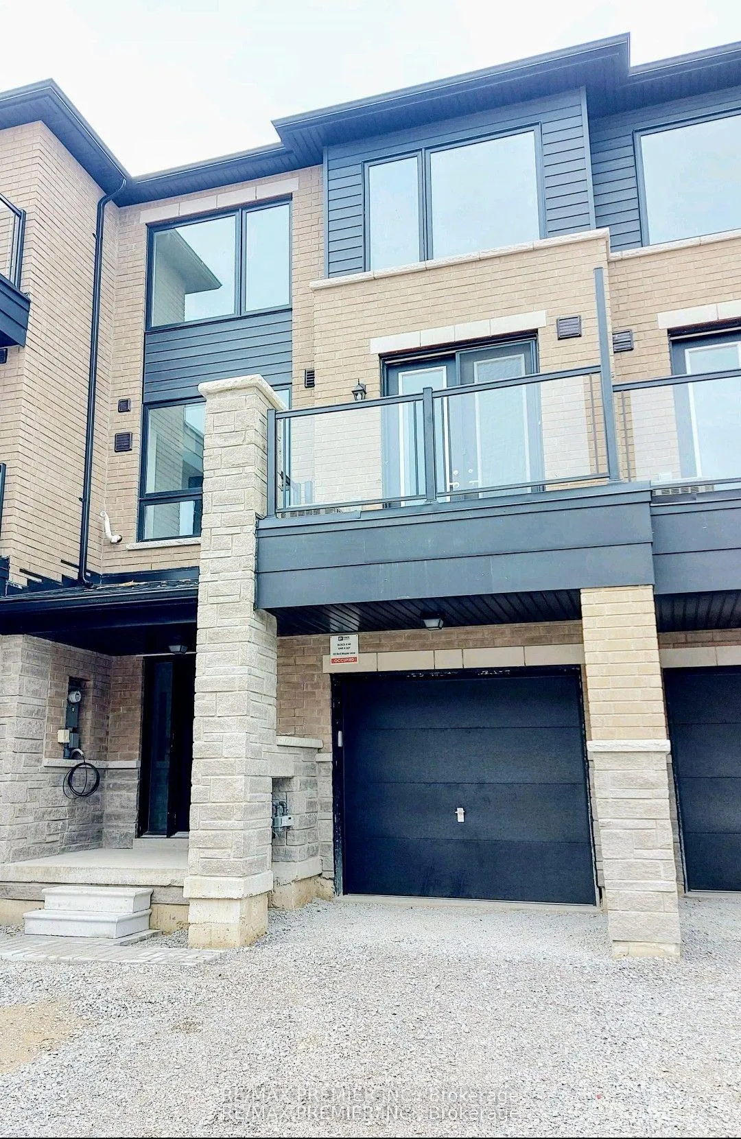 Photo 2 of 52 Red Maple Lane, Barrie, Innis-Shore — HOMEH