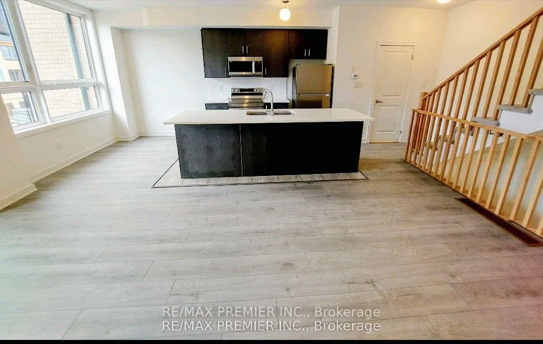 Photo 6 of 52 Red Maple Lane, Barrie, Innis-Shore — HOMEH