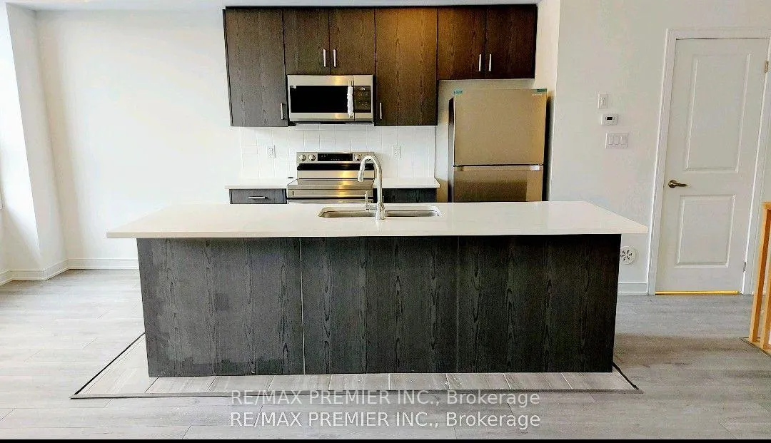Photo 9 of 52 Red Maple Lane, Barrie, Innis-Shore — HOMEH