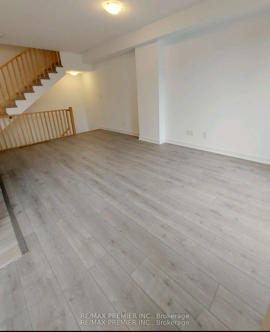 Photo 10 of 52 Red Maple Lane, Barrie, Innis-Shore — HOMEH
