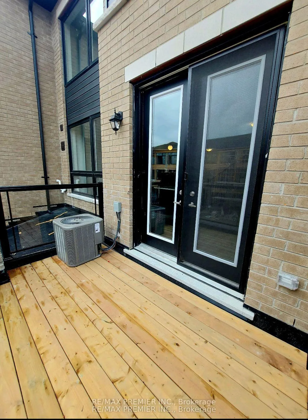 Photo 11 of 52 Red Maple Lane, Barrie, Innis-Shore — HOMEH