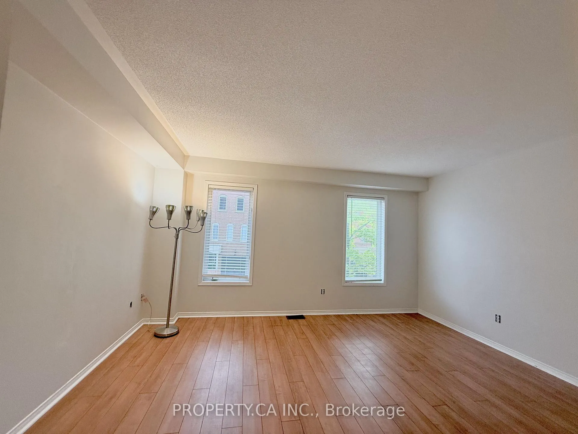Photo 6 of 21 McGonigal Lane, Ajax, Central — HOMEH