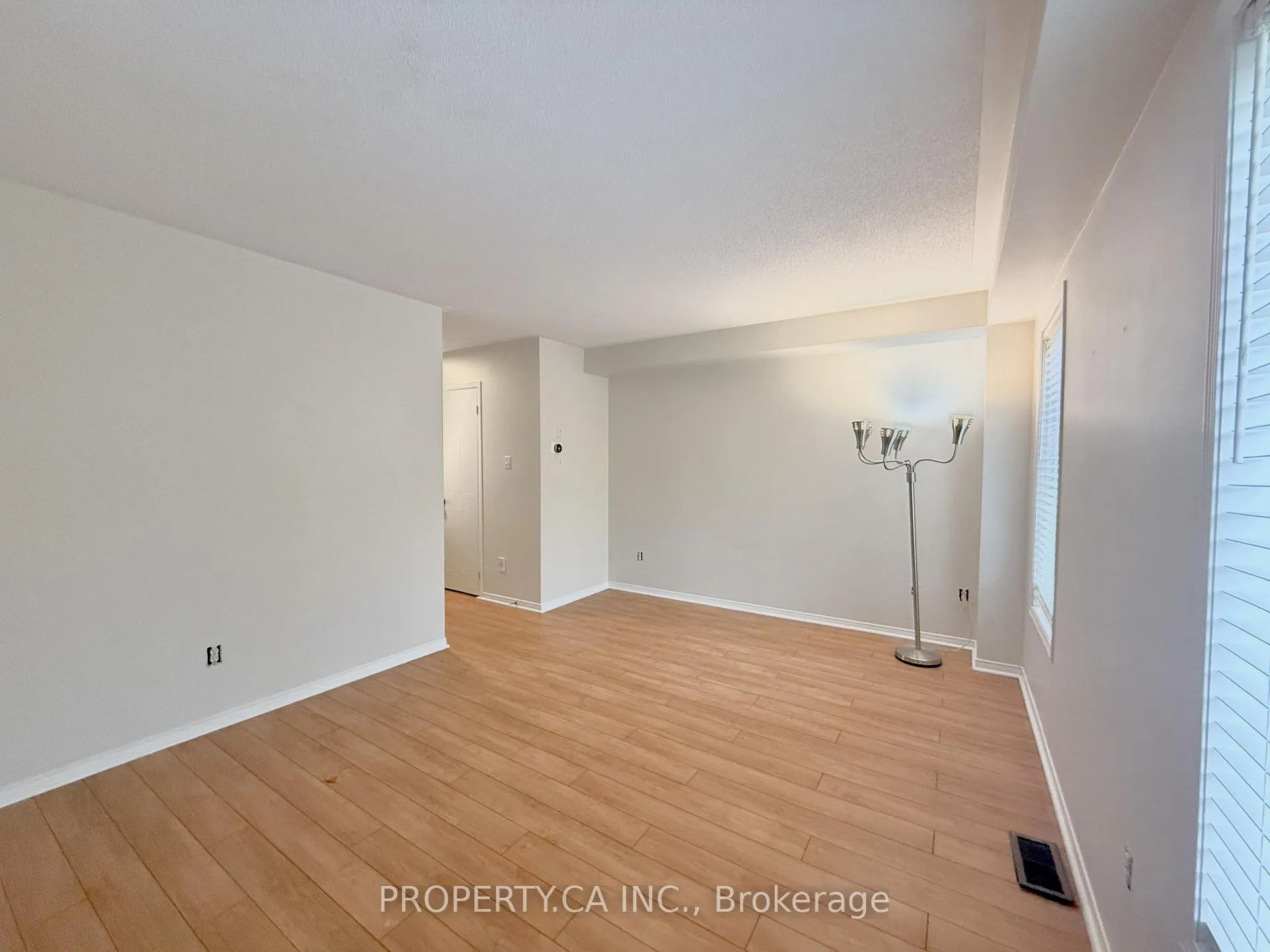 Photo 7 of 21 McGonigal Lane, Ajax, Central — HOMEH