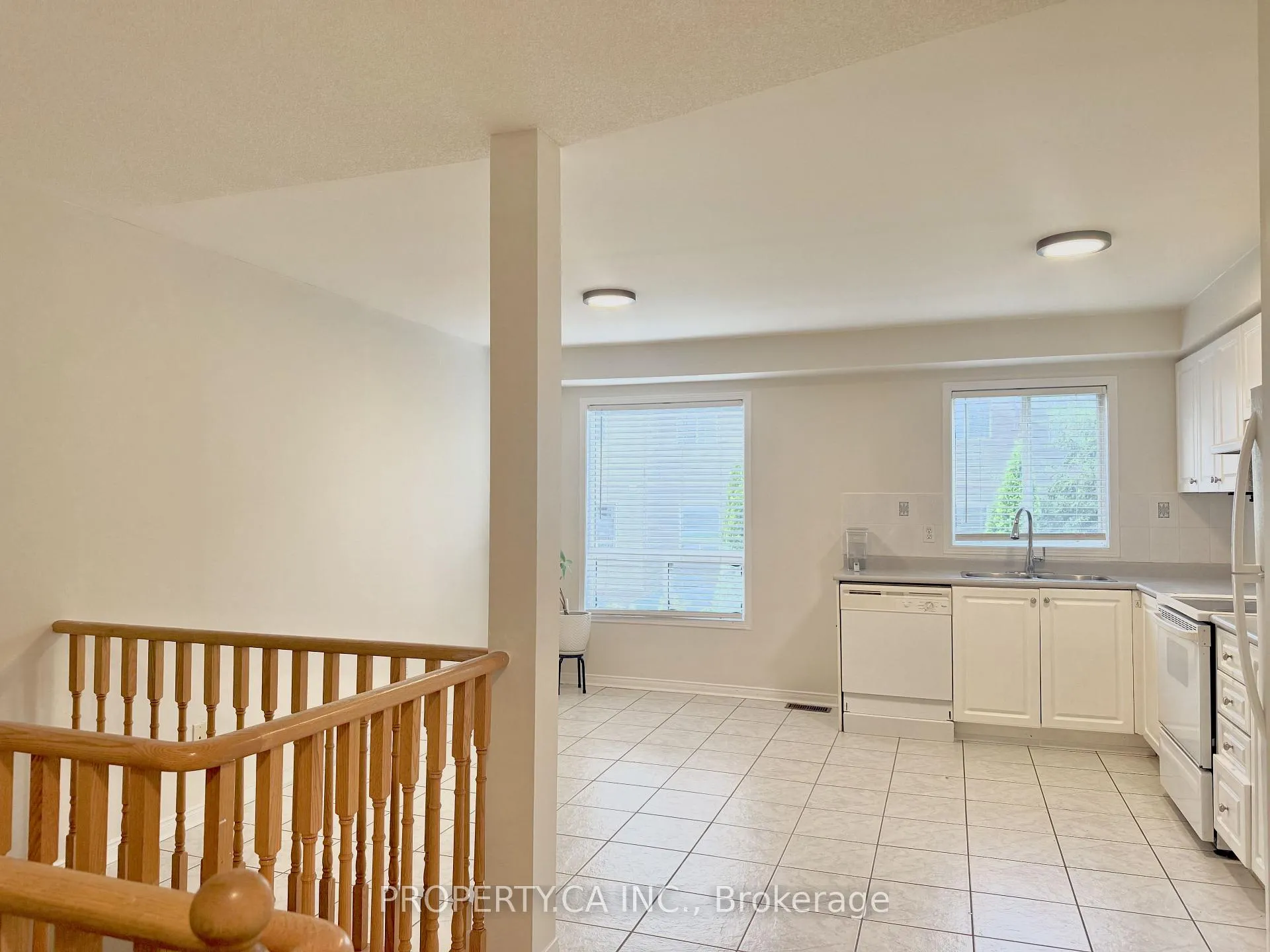 Photo 8 of 21 McGonigal Lane, Ajax, Central — HOMEH
