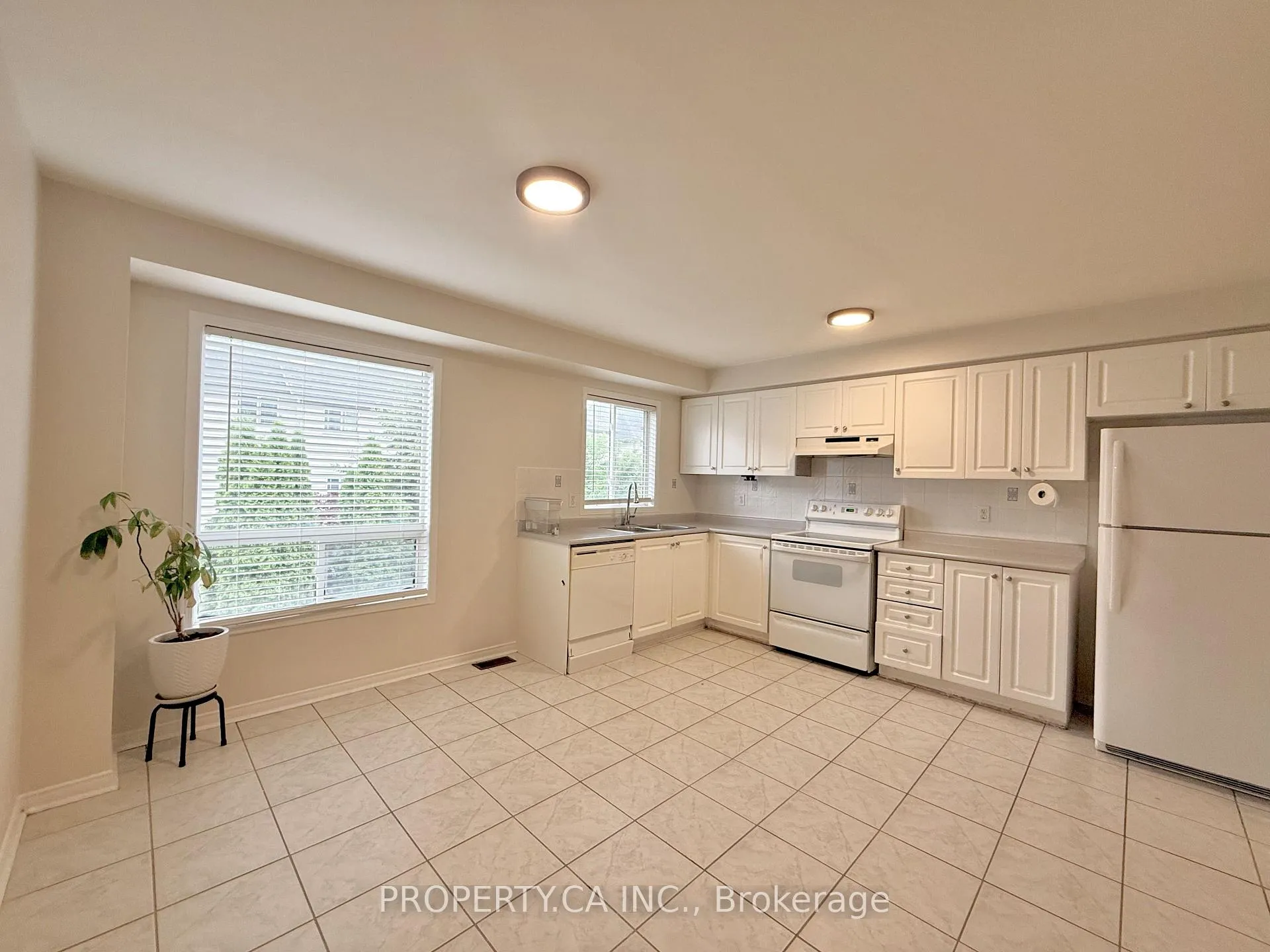 Photo 9 of 21 McGonigal Lane, Ajax, Central — HOMEH