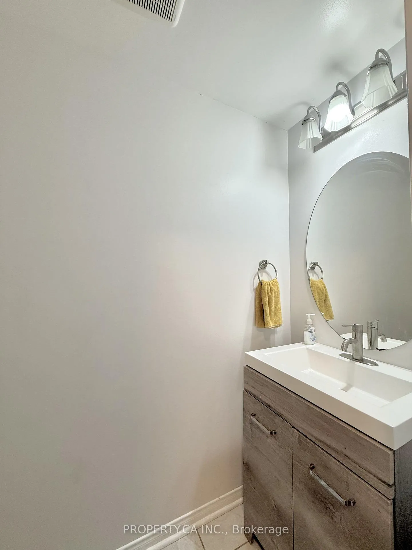Photo 11 of 21 McGonigal Lane, Ajax, Central — HOMEH