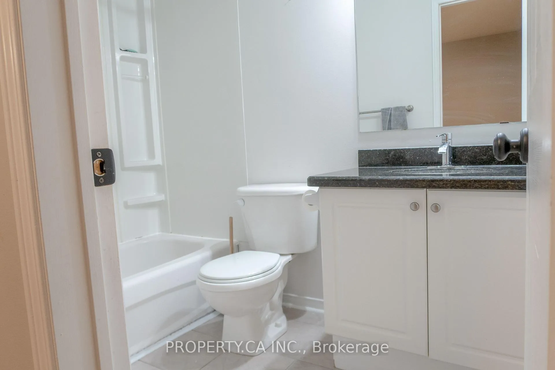 Photo 17 of 21 McGonigal Lane, Ajax, Central — HOMEH