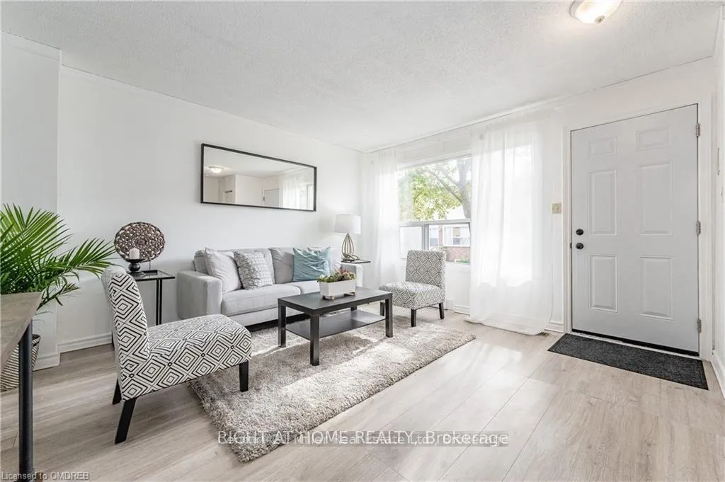 Photo 4 of 164 Jansen Avenue, Kitchener — HOMEH