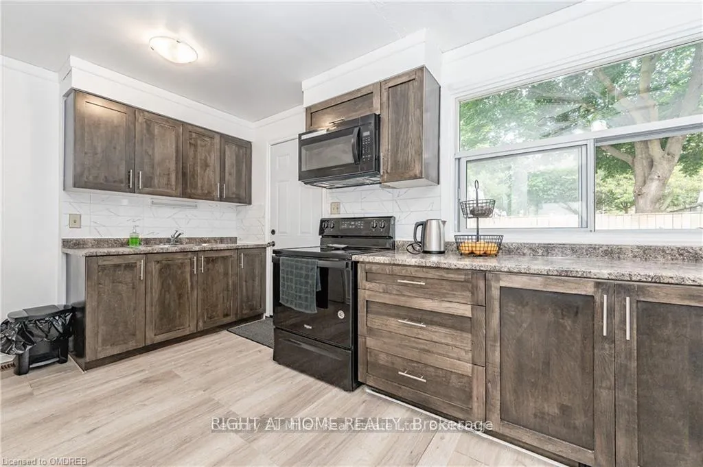 Photo 10 of 164 Jansen Avenue, Kitchener — HOMEH