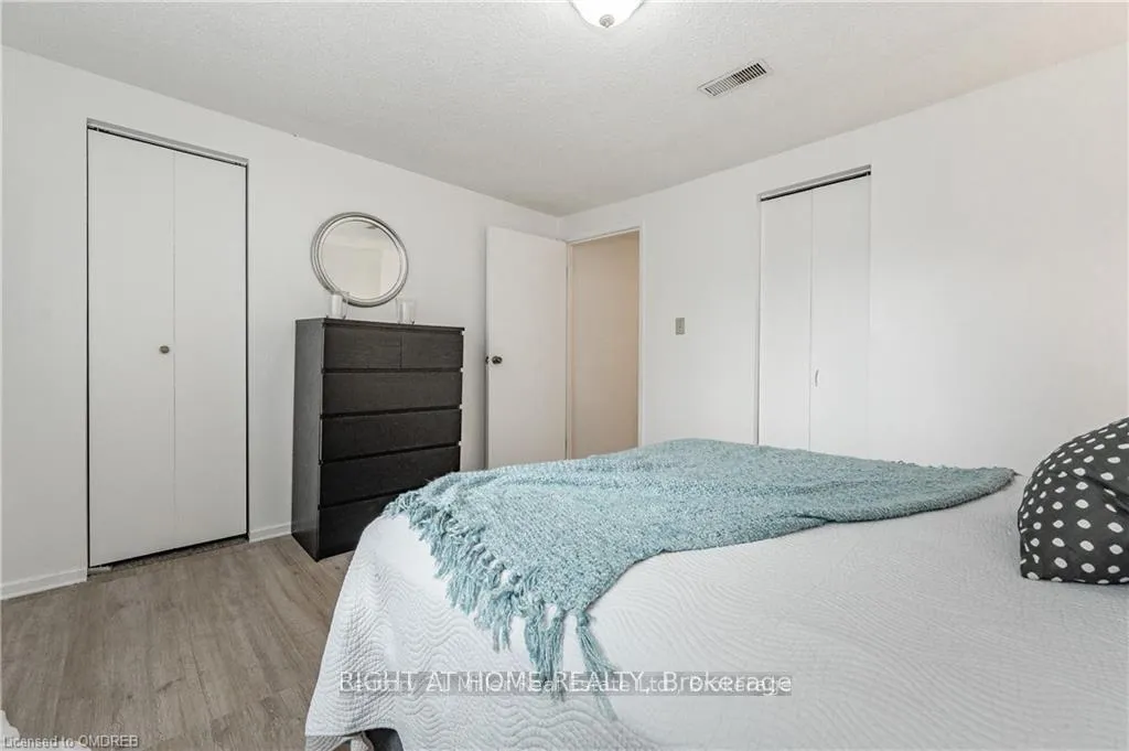 Photo 13 of 164 Jansen Avenue, Kitchener — HOMEH