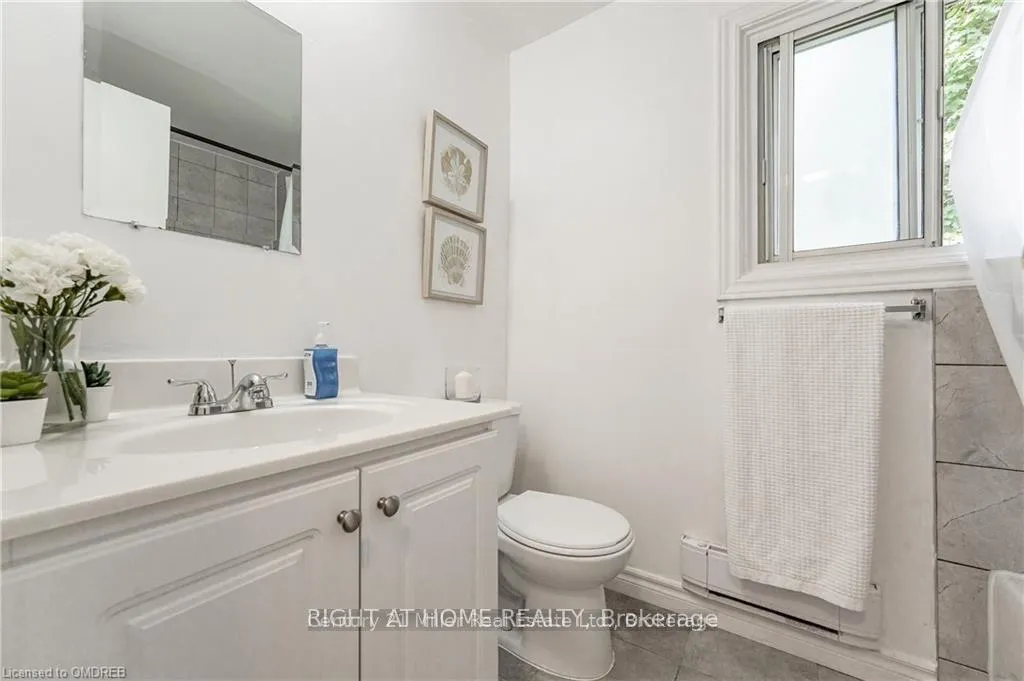 Photo 16 of 164 Jansen Avenue, Kitchener — HOMEH