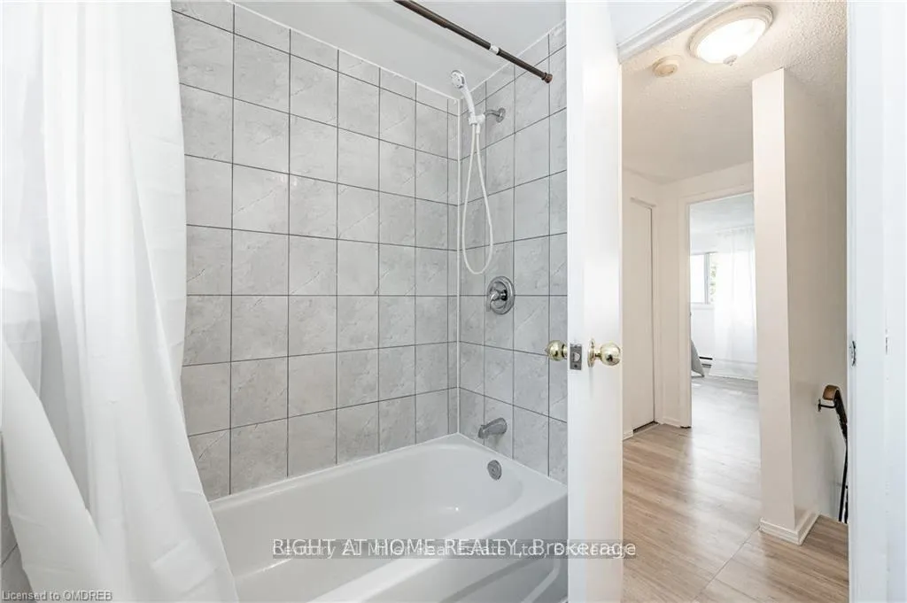Photo 17 of 164 Jansen Avenue, Kitchener — HOMEH
